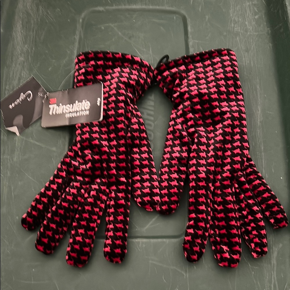 3M Thinsulate Black and Red Gloves with Textured Grip